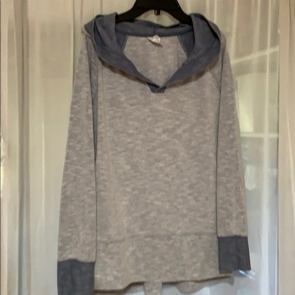 Danskin lightweight pullover top